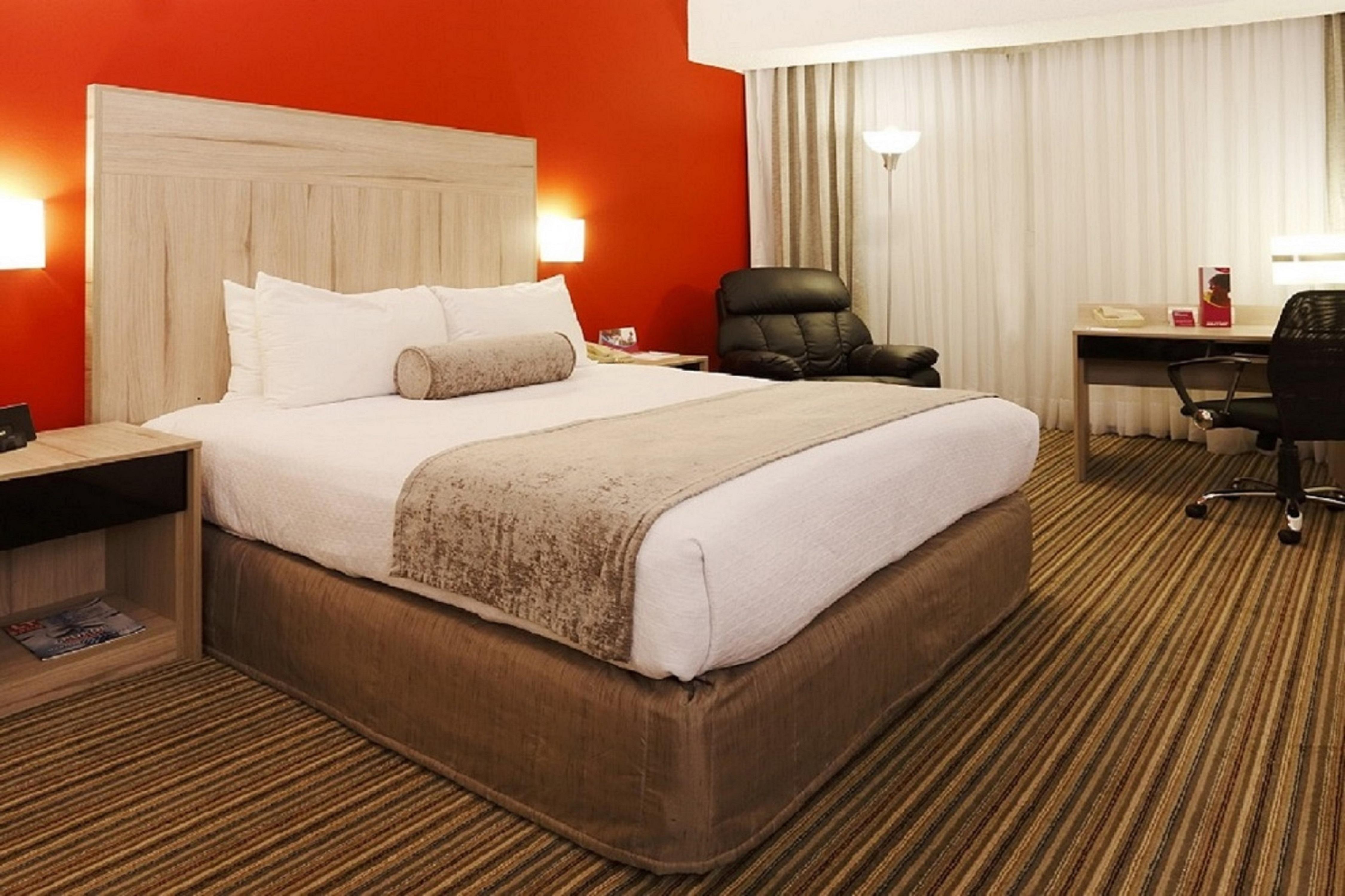 คราวน์ พลาซา ลิมา Hotel ภายนอก รูปภาพ A typical room at the hotel