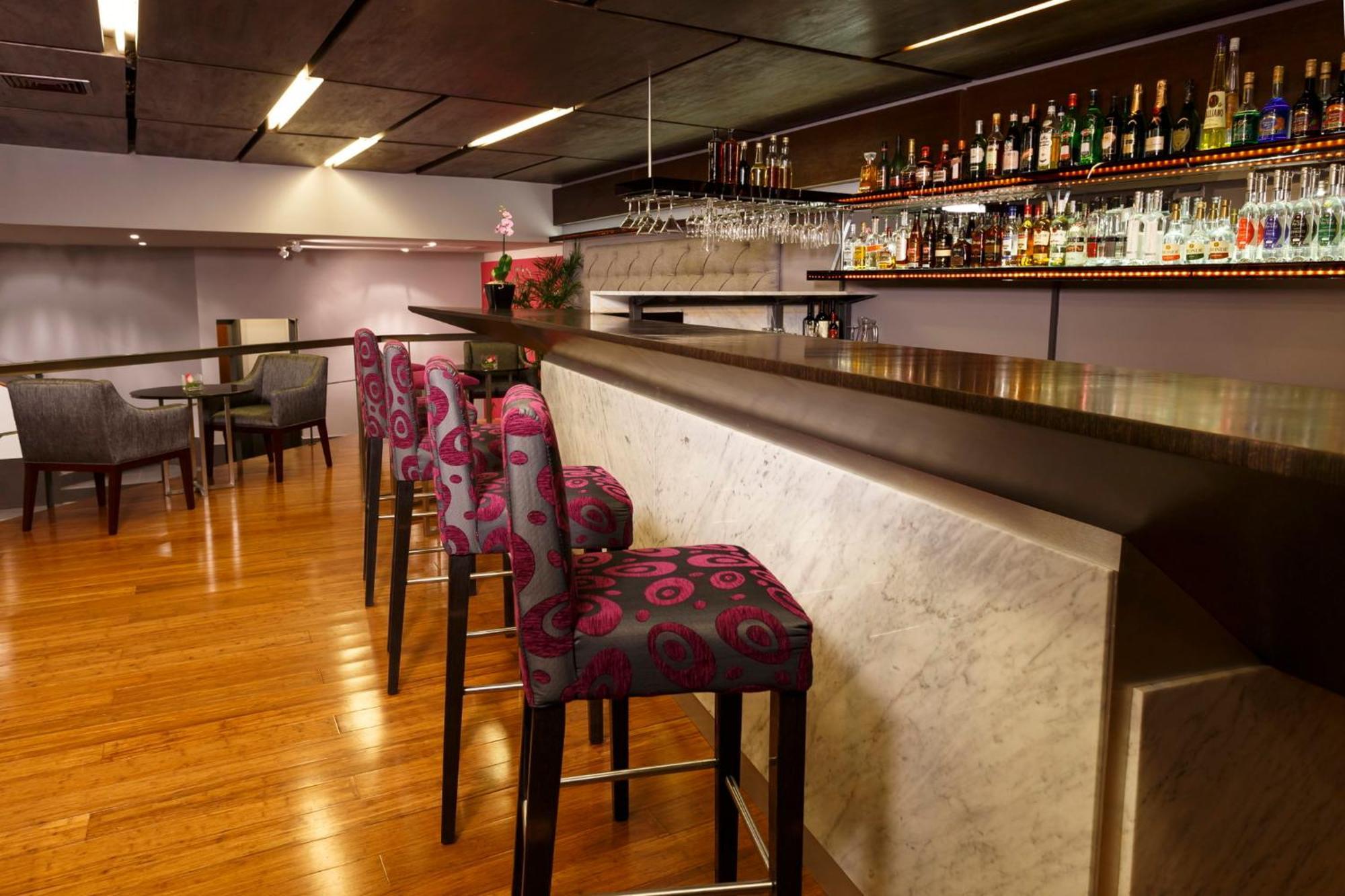 คราวน์ พลาซา ลิมา Hotel ภายนอก รูปภาพ The bar at the lounge