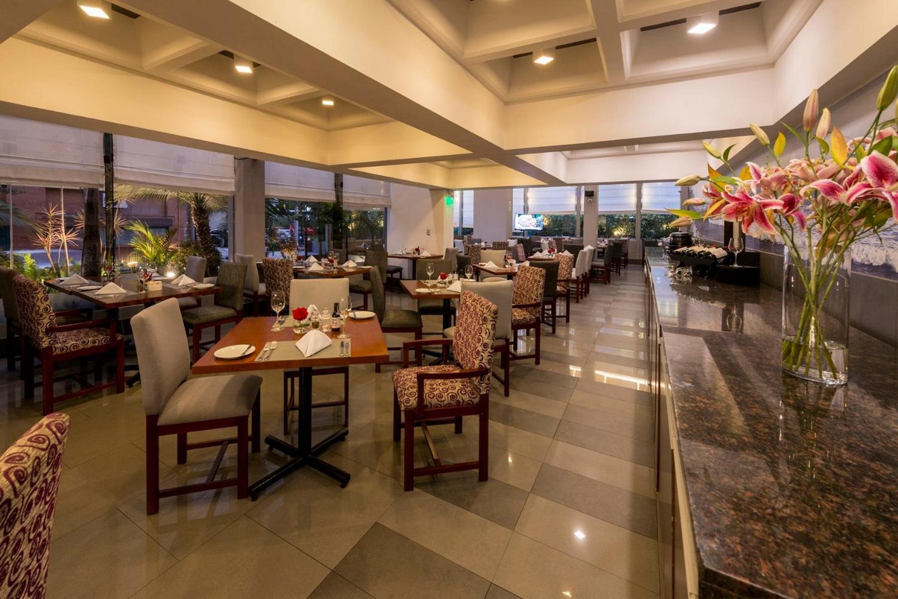 คราวน์ พลาซา ลิมา Hotel ภายนอก รูปภาพ The restaurant