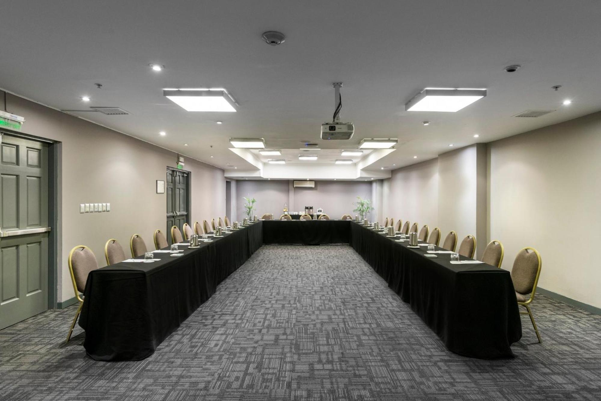 คราวน์ พลาซา ลิมา Hotel ภายนอก รูปภาพ Meeting room