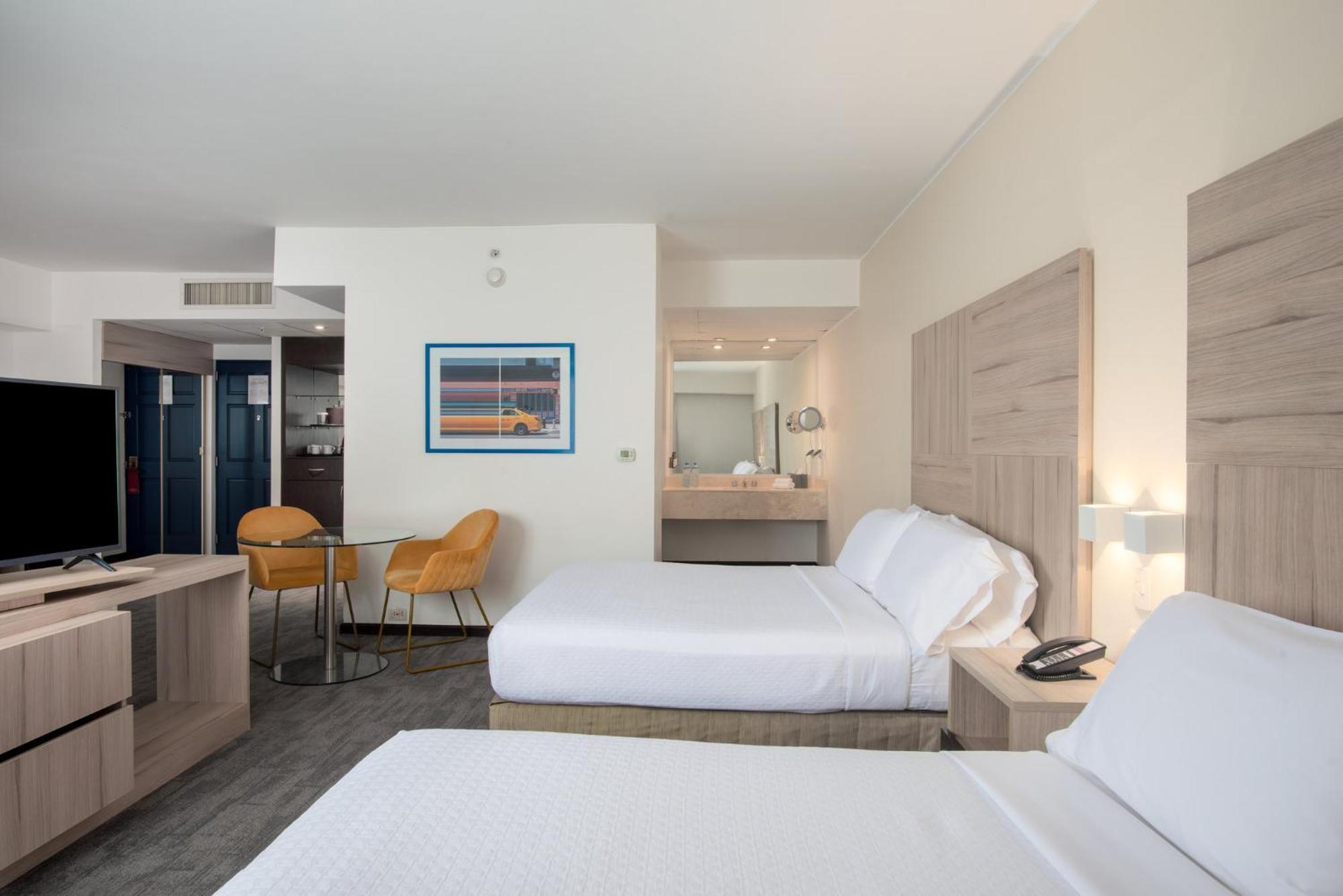 คราวน์ พลาซา ลิมา Hotel ภายนอก รูปภาพ A typical room at the Hilton Garden Inn